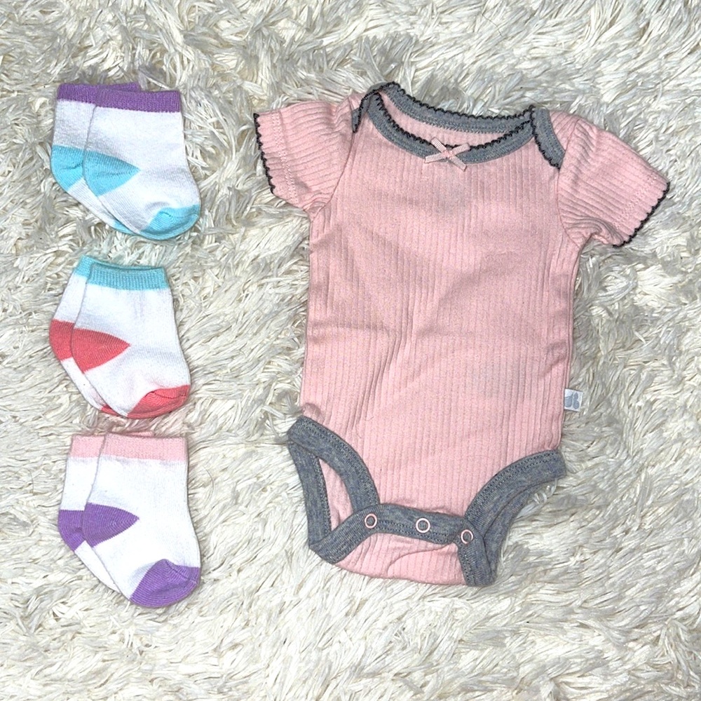 Newborn short sleeve body suit for girls